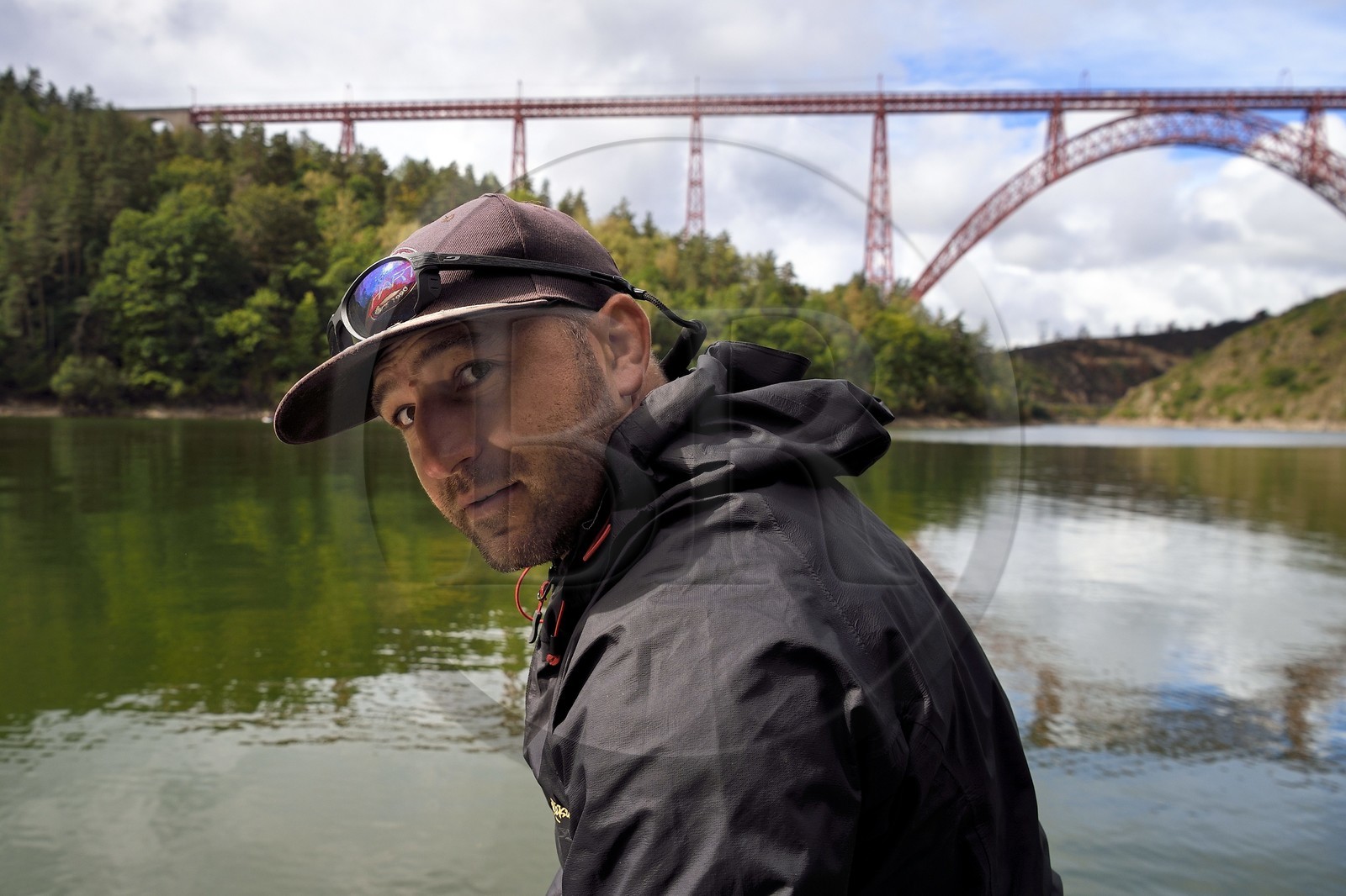 France, Cantal (15),les gorges de la Truyère, viaduc de Garabit des ingénieurs Léon Boyer pour la conception et Gustave Eiffel pour la réallisation, David Domas gérant de Instant Pêche