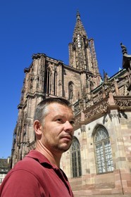 France, Bas-Rhin (67), Strasbourg, vieille ville classée au Patrimoine Mondial de l'UNESCO, la cathédrale Notre-Dame, Mathieu Baud chargé de la conservation à la Fondation de l'Oeuvre Notre-Dame est aussi restaurateur-tailleur de pierre