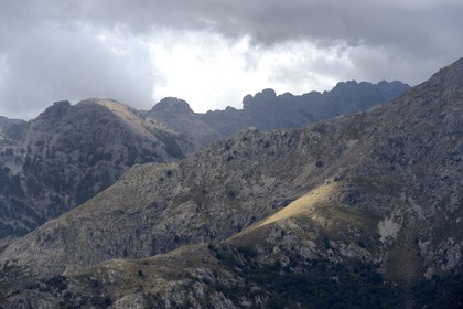 France, Haute-Corse (2B), Balagne, les montagnes qui bordent Le Giussani