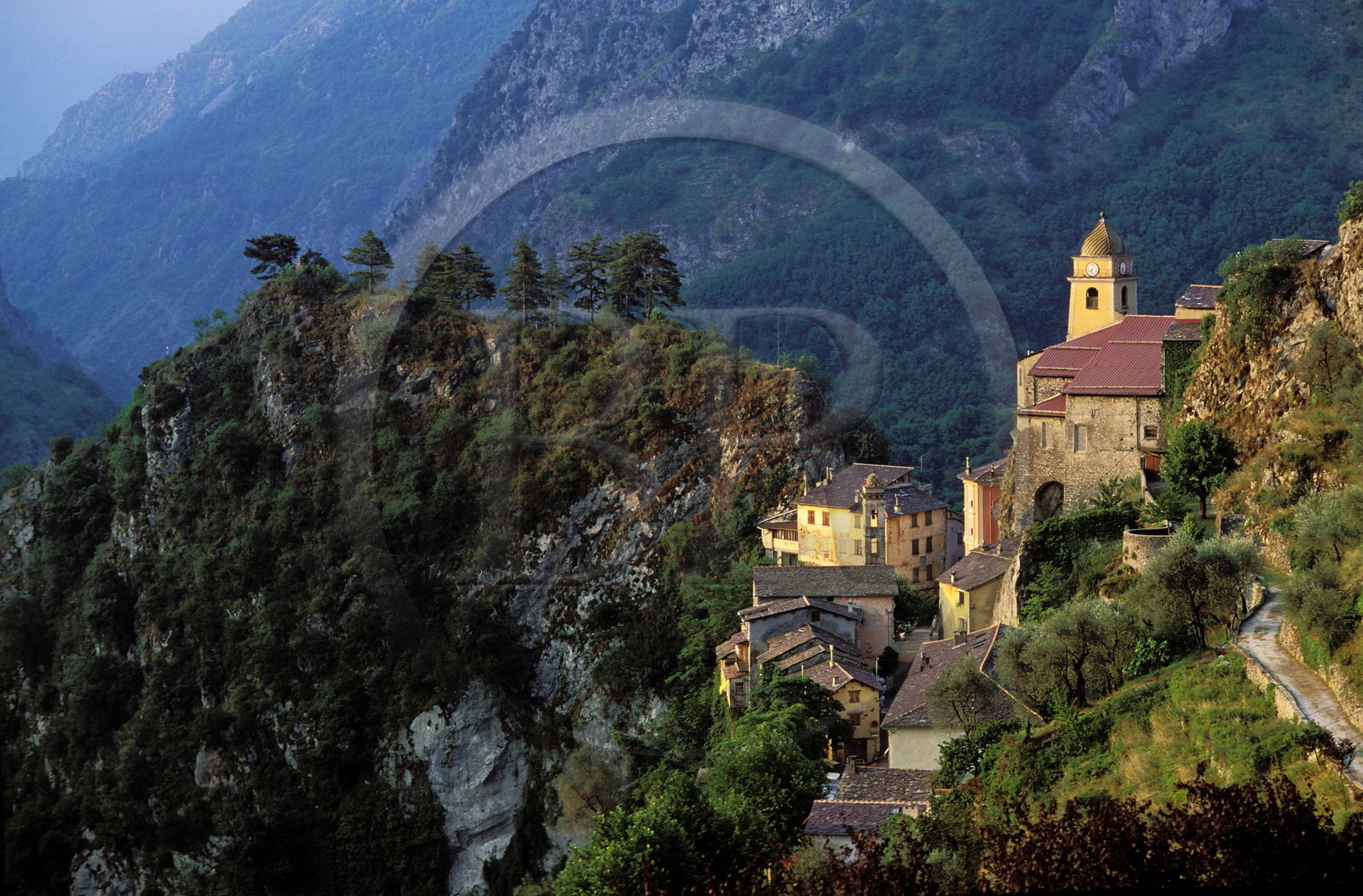 France, Alpes-Maritimes (06), vallée de la Roya (arrière pays niçois), village perché de Saorge