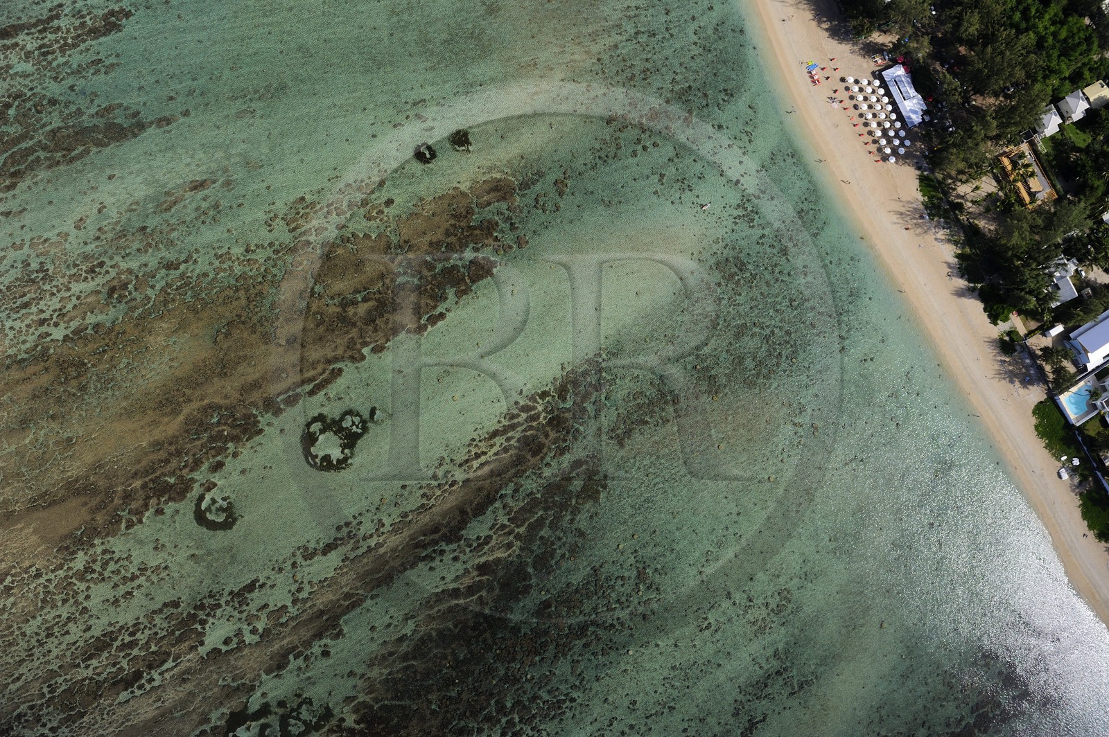 France, île de la Réunion, la Cote Ouest, le lagon de Saint-Gilles-Les-Bains, l'Ermitage-les-Bains (vue aérienne)