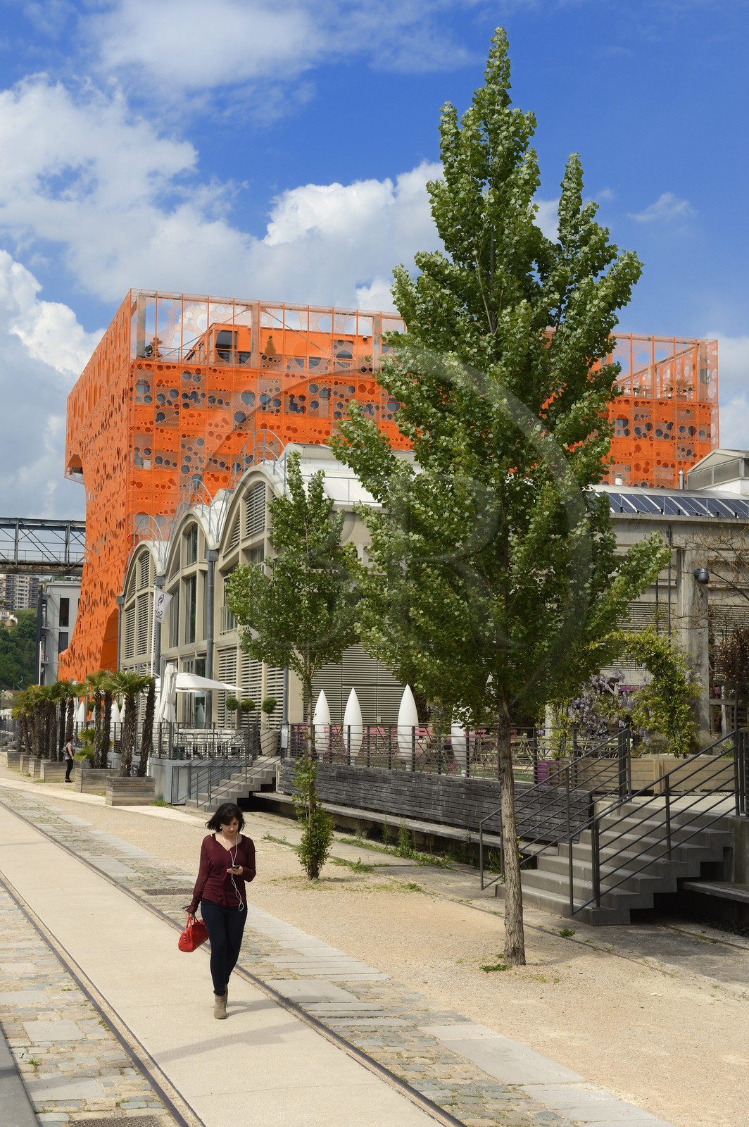France, Rhône (69), Lyon, nouveau quartier de La Confluence au sud de la Presqu'île, Quai Rambaud, le Cube Orange imaginé par les architectes Dominique Jakob et Brendan MacFarlane