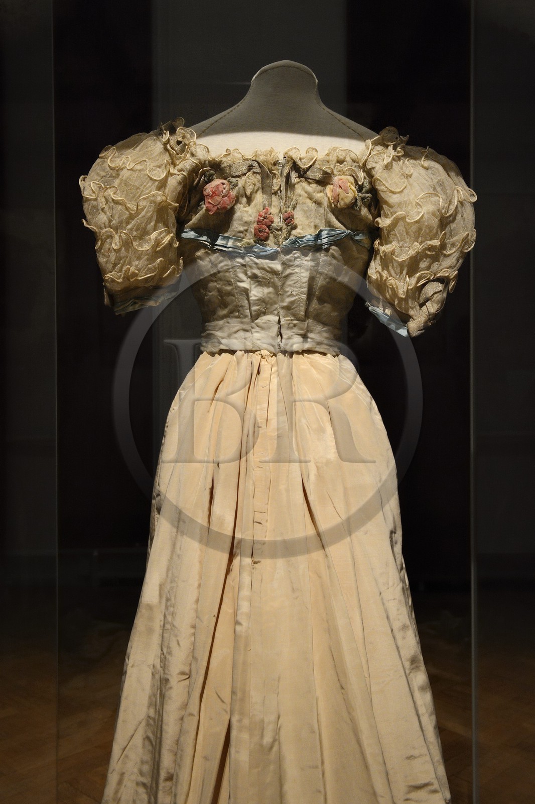 France, Rhône (69), Lyon, site historique classé Patrimoine Mondial de l'UNESCO, musée des Tissus et des Arts décoratifs, robe du soir ayant appartenue à Valentine Masson (France après 1905)