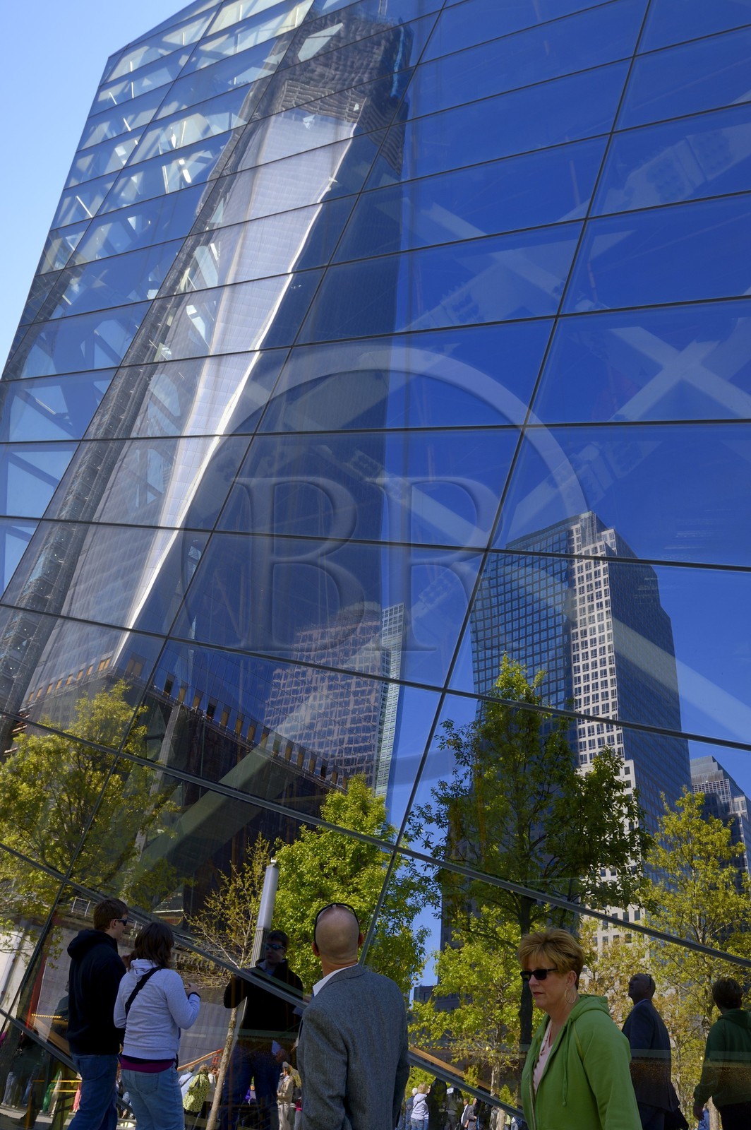 Etats-Unis, New York, Manhattan, 9 11 Memorial, One World Trade Center (1WTC) en reflet