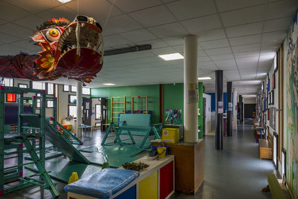 France, Loire-Atlantique (44), banlieue de Nantes, Rezé, la Maison Radieuse par l'architecte Le Corbusier, l'école maternelle installée sur le toit-terrasse, salle de classe