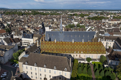 France, Côte-d'Or (21), Beaune, zone classée Patrimoine Mondial de l'UNESCO, Hospices de Beaune, l'Hôtel-Dieu (vue aérienne)