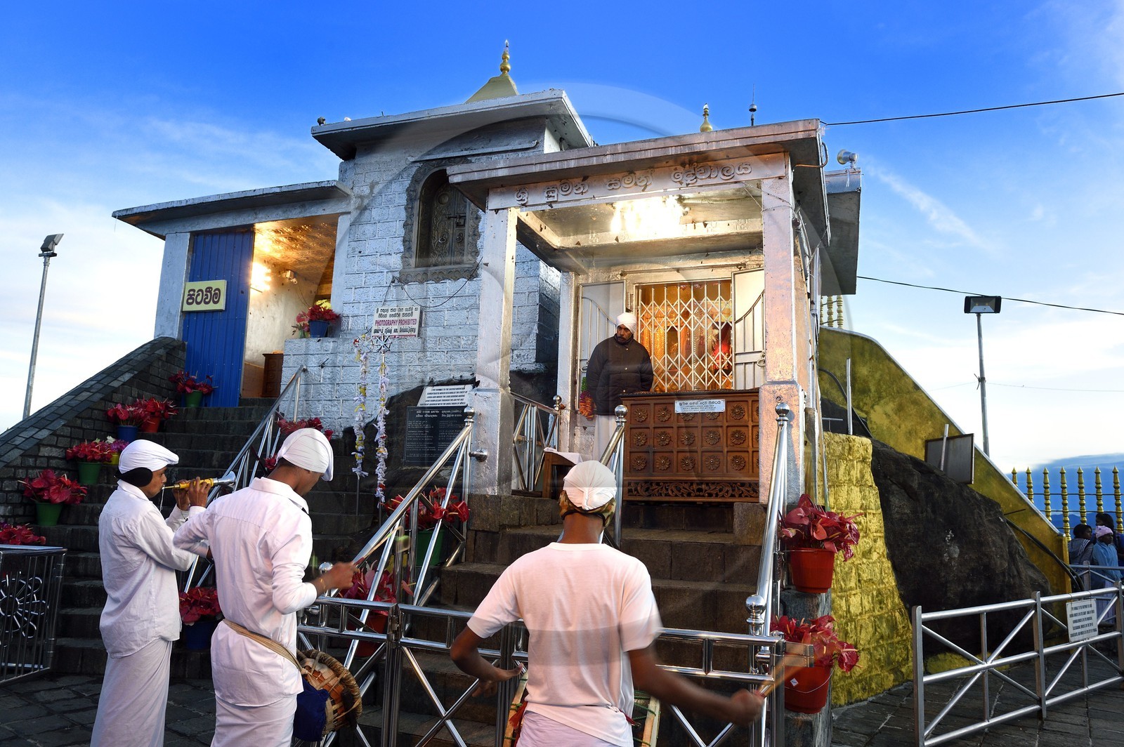 Sri Lanka, center province, Dalhousie, temple at the top of Adam's Peak