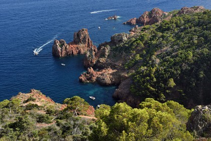 France, Var (83), Agay commune de Saint-Raphaël, massif de l'Estérel, crique du cap du Dramont