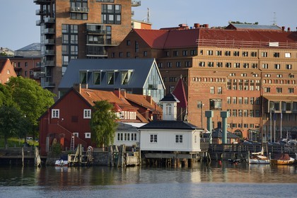 Sweden, Västra Götaland, Göteborg (Gothenburg), the small harbor and pier Klippans (Klippans angbatsbrygga) and the Novotel hotel in the background