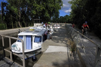 France, Hérault (34), Béziers, Canal du Midi, classé Patrimoine Mondial de l'UNESCO, le Port Neuf