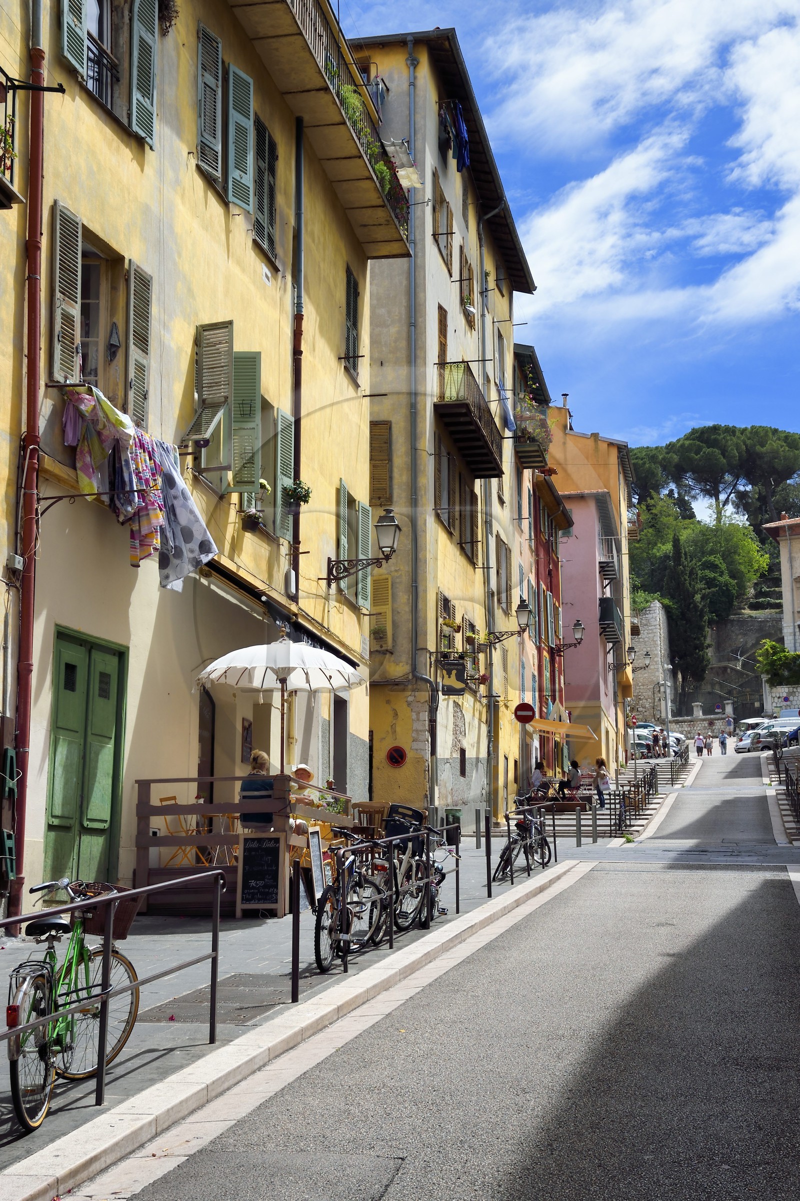 France, Alpes-Maritimes (06), Nice, quartier du Vieux Nice, rue Rossetti qui monte à la colline du chateau