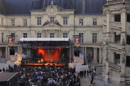 France, Loir-et-Cher (41), vallée de la Loire classée au Patrimoine Mondial de l'UNESCO, château de Blois, festival Tous Sur Le Pont en juillet devant l'aile Gaston d'Orléans