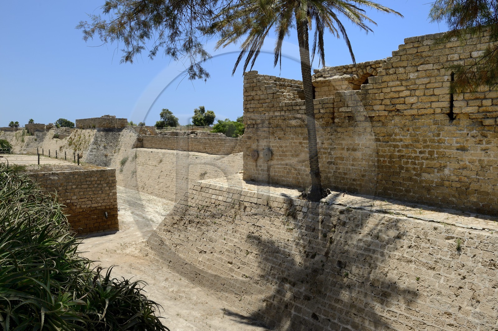 Israël, district d'Haifa, Césarée (Caesarea Maritima), ruines de Césarée, remparts de la citadelle des croisés