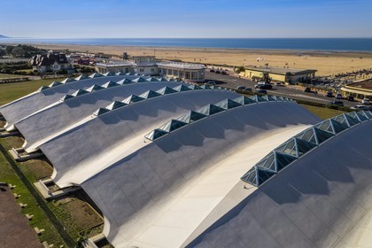 France, Calvados (14), Pays d'Auge, Deauville, la piscine olympique par l'architecte Roger Taillibert