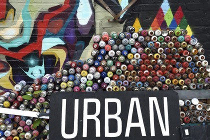 Allemagne, Berlin, RAW Tempel, haut lieu de l’art libre et urbain entre Revaler Strasse et les voies de chemin de fer de la station Warschauer Strasse, atelier d'artiste dans l'espace alternatif Urban Spree