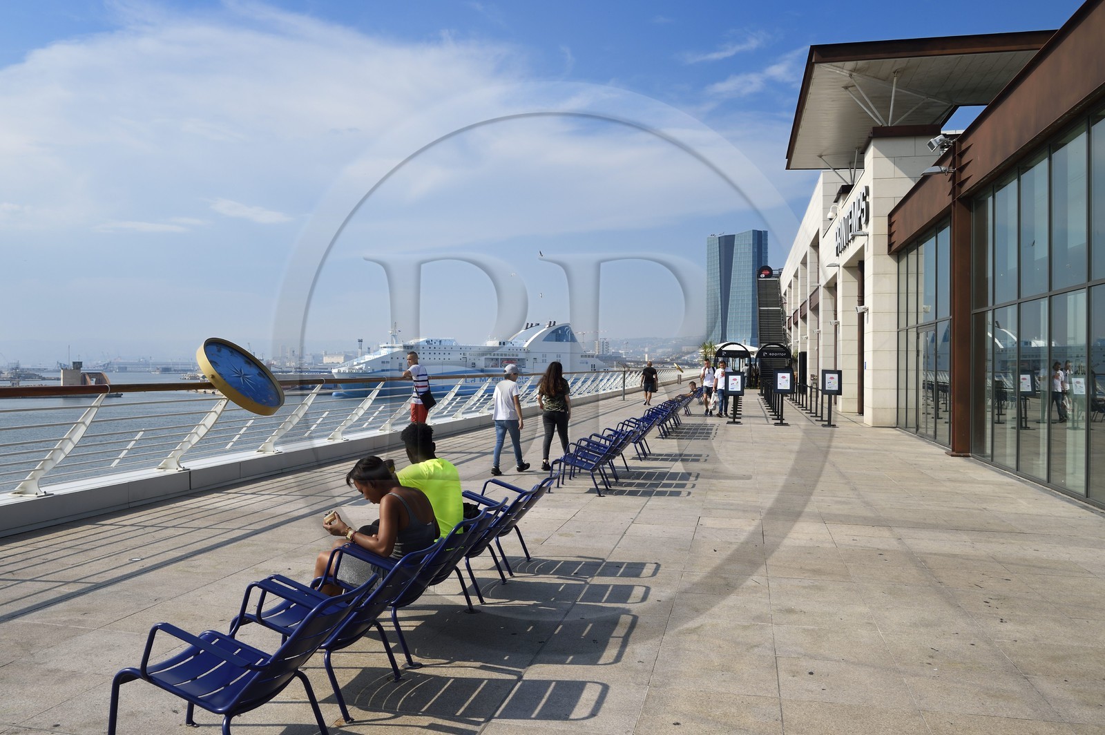 France, Bouches-du-Rhône (13), Marseille, Zone Euroméditerranée, quartier La Joliette, les Terrasses du Port