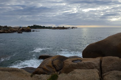 France, Côtes-d'Armor (22), Côte de Granit Rose, Perros-Guirec, Ploumanac'h, la pointe de Squewel France, Cotes-d'Armor, Cote de Granit Rose (the Pink Granite coast), Perros Guirec, Ploumanach, Pointe de Squewel