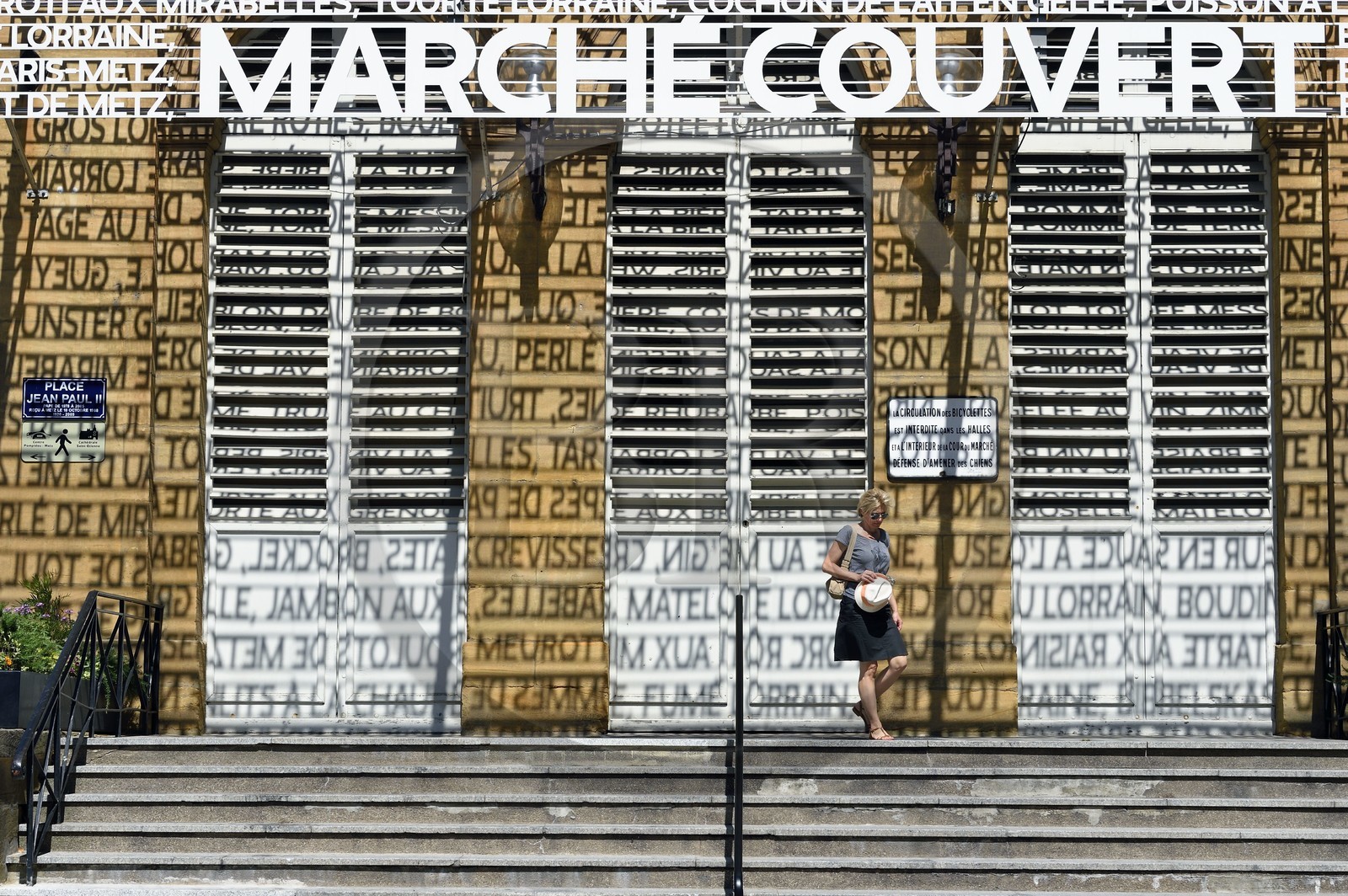 France, Moselle (57), Metz, le marché couvert, halle marchande située aux abords directs de la cathédrale