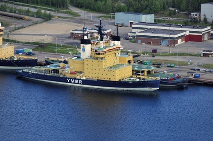 Suède, Laponie, comté de Norrbotten, Lulea, le brise-glace Ymer (vue aérienne)