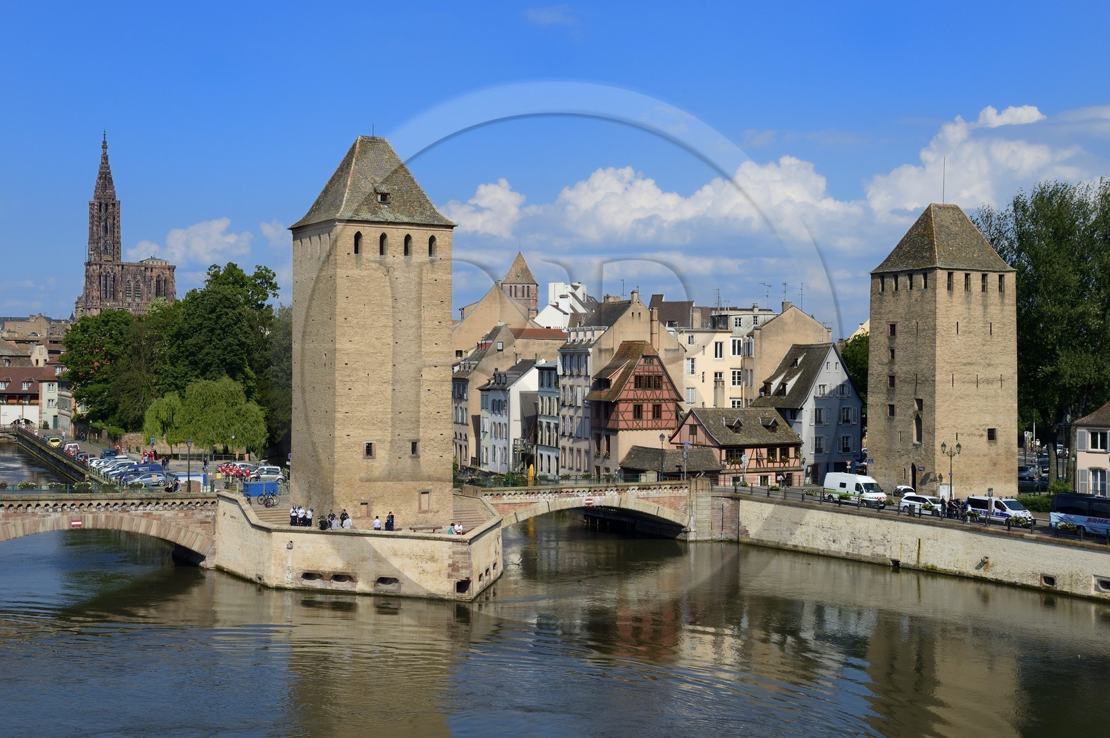 France, Bas Rhin (67), Strasbourg, vieille ville classée au Patrimoine Mondial de l'UNESCO, quartier de la Petite France, les Ponts Couverts et la cathédrale Notre Dame en arrière plan