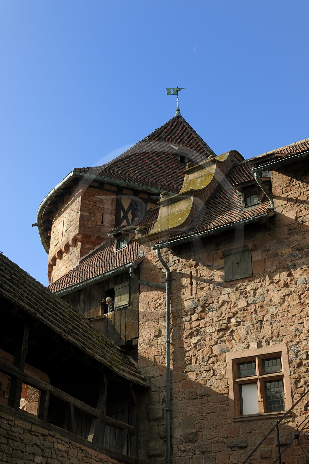 France, Bas-Rhin (67), le château du Haut-Koenigsbourg, façade extérieur du Grand Bastion sur le jardin supérieur