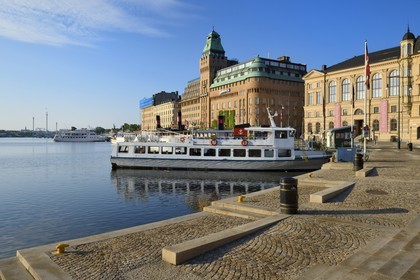 Suède, Stockholm, quartier du centre ville Norrmalm, l'hotel Radisson Blu sur le quai de Nybrokajen