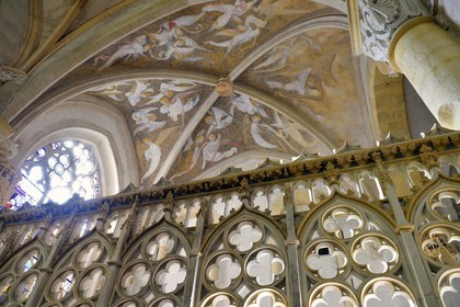 France, Allier (03), ancienne province du Bourbonnais, Souvigny, l'église prieurale clunisienne Saint-Pierre-et-Saint-Paul, nécropole ducale des Ducs de Bourbon, anges du plafond peint de la Chapelle vieille (XVe siècle)