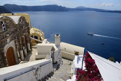 Grèce, Les Cyclades, mer Égée, île de Santorin (Thira ou Théra), le village de Oia qui surplombe la Caldera