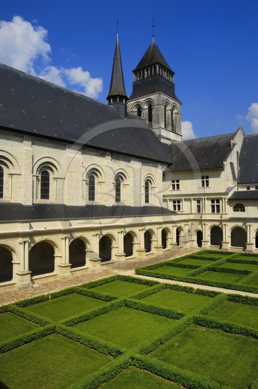 France, Maine et Loire (49), Vallée de la Loire classée Patrimoine Mondial de l' UNESCO, Fontevraud-l'Abbaye, abbaye de Fontevraud, cloître Sainte-Marie