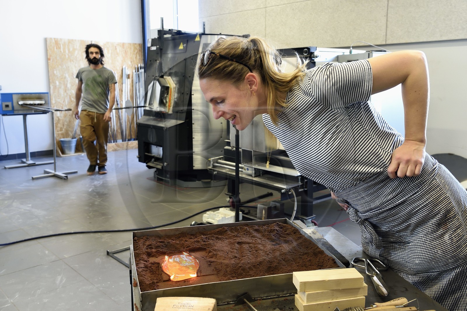 France, Charente, Cognac, Fondation d’Entreprise Martell, multidisciplinary cultural institution (art, design and craft, architecture, music, dance ...), designer Céline Thibault works with glass in the workshop of glass craftsmen Laetitia Andrighetto and Jean-Charles Miot