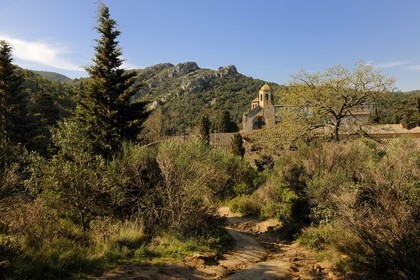 France, Aude (11), abbaye cistercienne de Fontfroide dans le Massif des Corbières