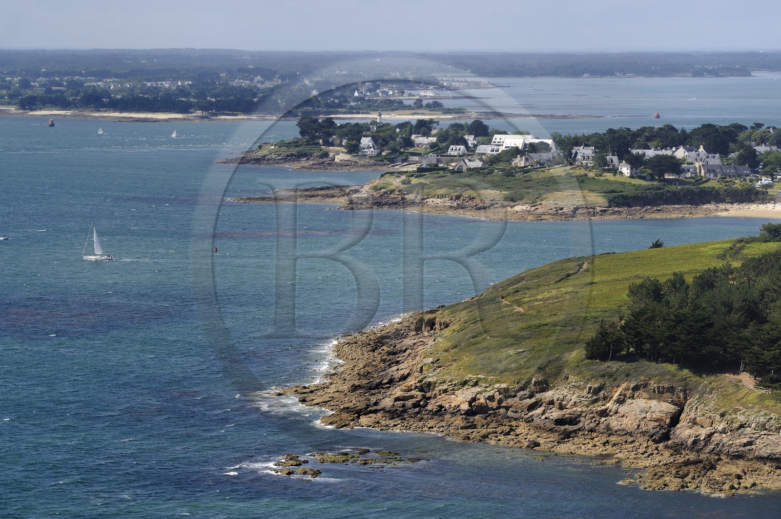 France, Morbihan (56), violents courants marins à l'entrée du Golfe du Morbihan entre Port-Navalo à Arzon sur la Presqu'île de Rhuys et la Pointe de Kerpenhir en arrière plan (vue aérienne)