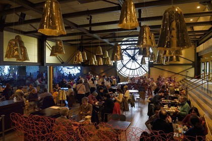 France, Paris (75), le musée d'Orsay, le Café Campana éclairé par son horloge