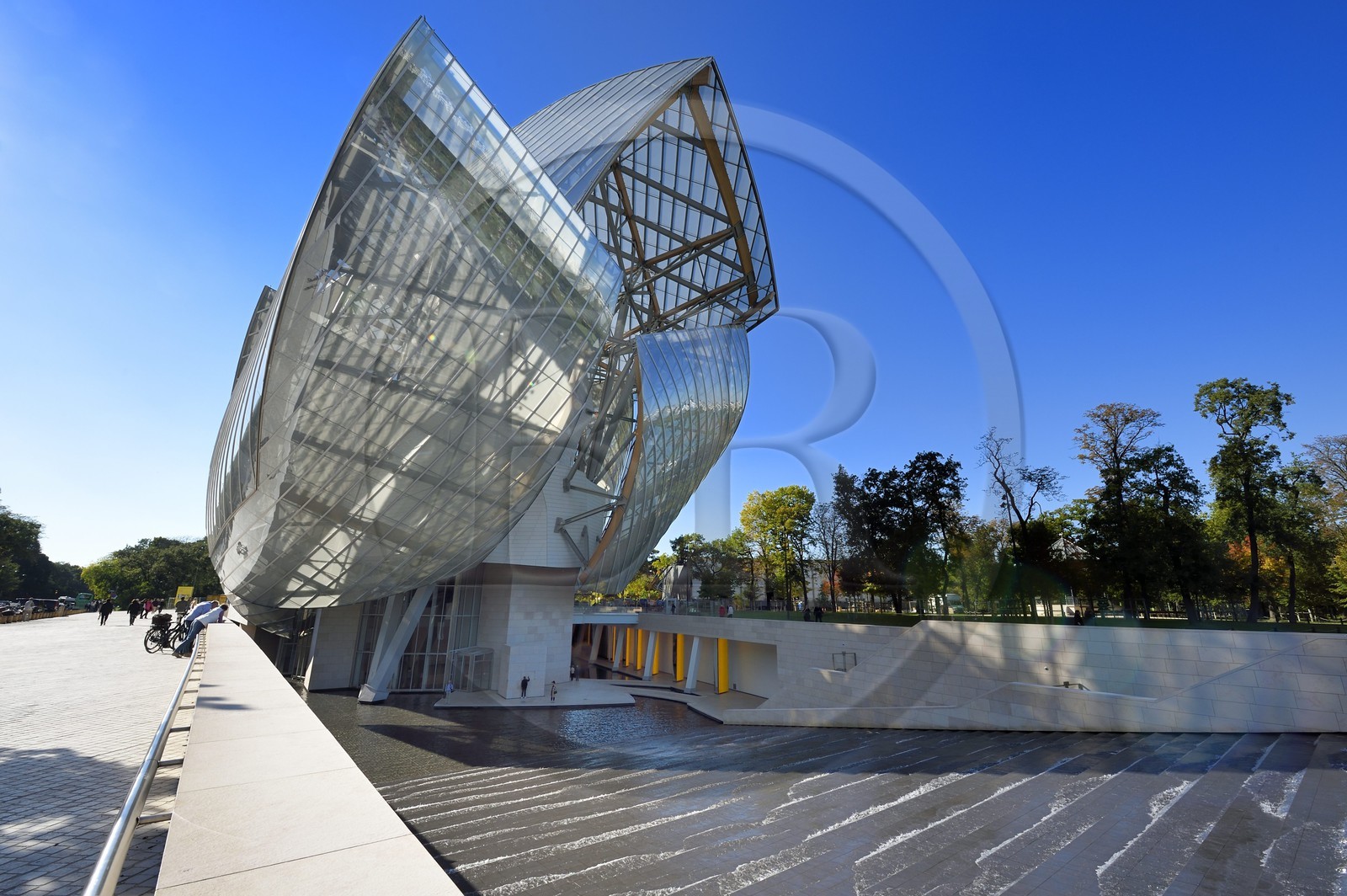 France, Paris, Louis Vuitton Foundation by architect Frank Gehry (a special authorization is required before publication)