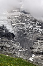 Suisse, Canton de Berne, Oberland bernois, massif de la Jungfrau (3 454 m) dit le toit de l' Europe, classé Patrimoine Mondial de l' UNESCO, randonneurs