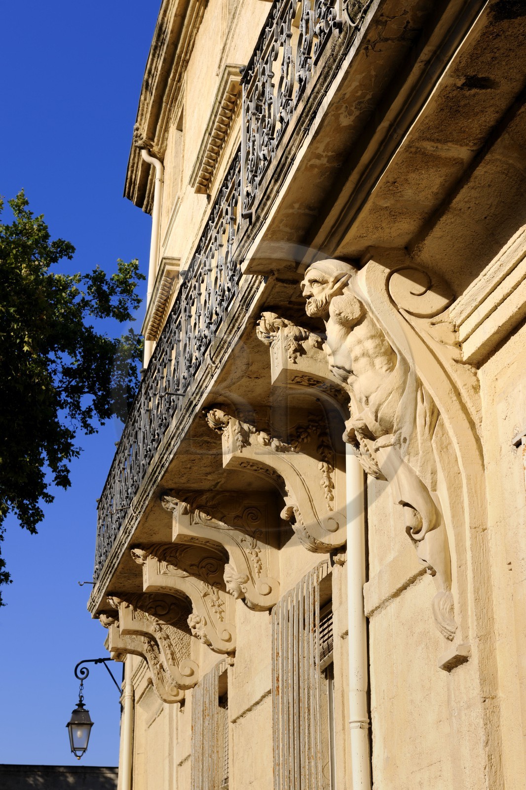 France, Hérault (34), Montpellier, centre historique, l'Ecusson, place du Canourgue, atlantes sur la façade de l'hôtel Richer de Belleval