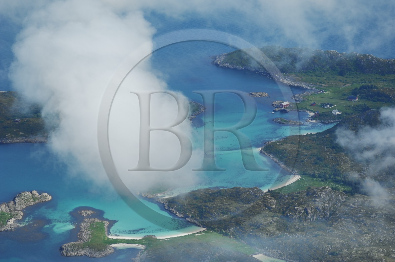 Norvège, Nordland, Iles Lofoten, ilot aux alentours de l’Ile de Skrova (vue aérienne)