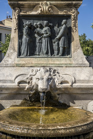 France, Vaucluse (84), L'Isle-sur-la-Sorgue, la fontaine Benoit (1907)