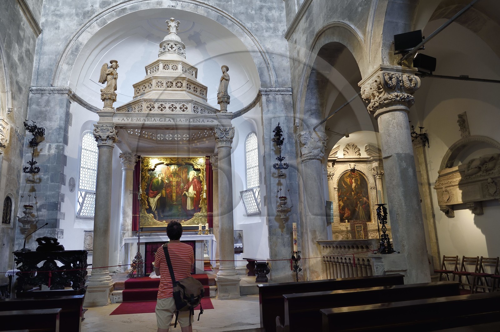 Croatie, Dalmatie, cote dalmate, Ile de Korcula, ville de Korcula, cathédrale Saint-Marc, ciboire avec le retable qui représente les saints Marc, Jérome et Barthélemy est considéré comme une œuvre de jeunesse du Tintoret