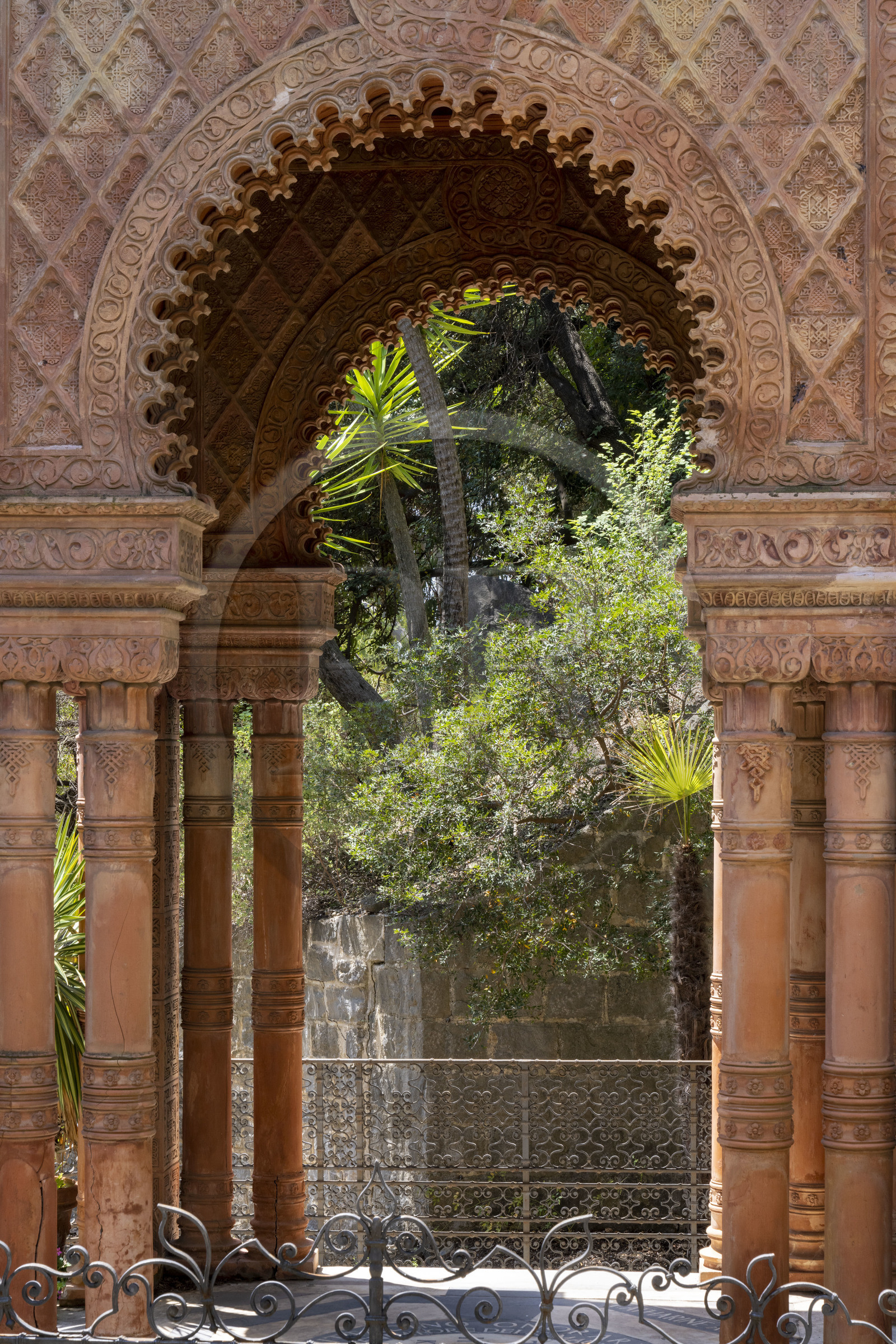 Italie, Ligurie, Province d'Imperia, Vintimille, Jardin botanique Hanbury, le Mausolée de style mauresque abritant la tombe des Hanburys