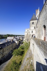 France, Indre et Loire (37), Vallée de la Loire classée Patrimoine mondial de l'UNESCO, château d'Amboise, le logis du Roi surplombe la Loire