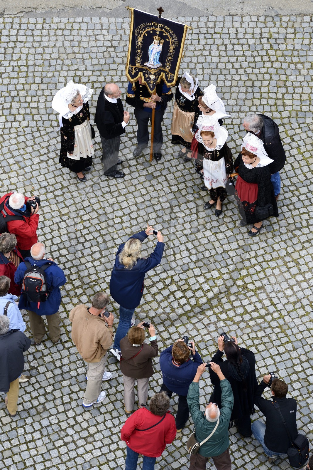 France, Finistere, Locronan, labelled Les plus Beaux Villages de France (The Most Beautiful Villages of France), procession of the small Tromenie, welcoming ceremony of religious emblems of neighboring parishes immortalized by many tourists