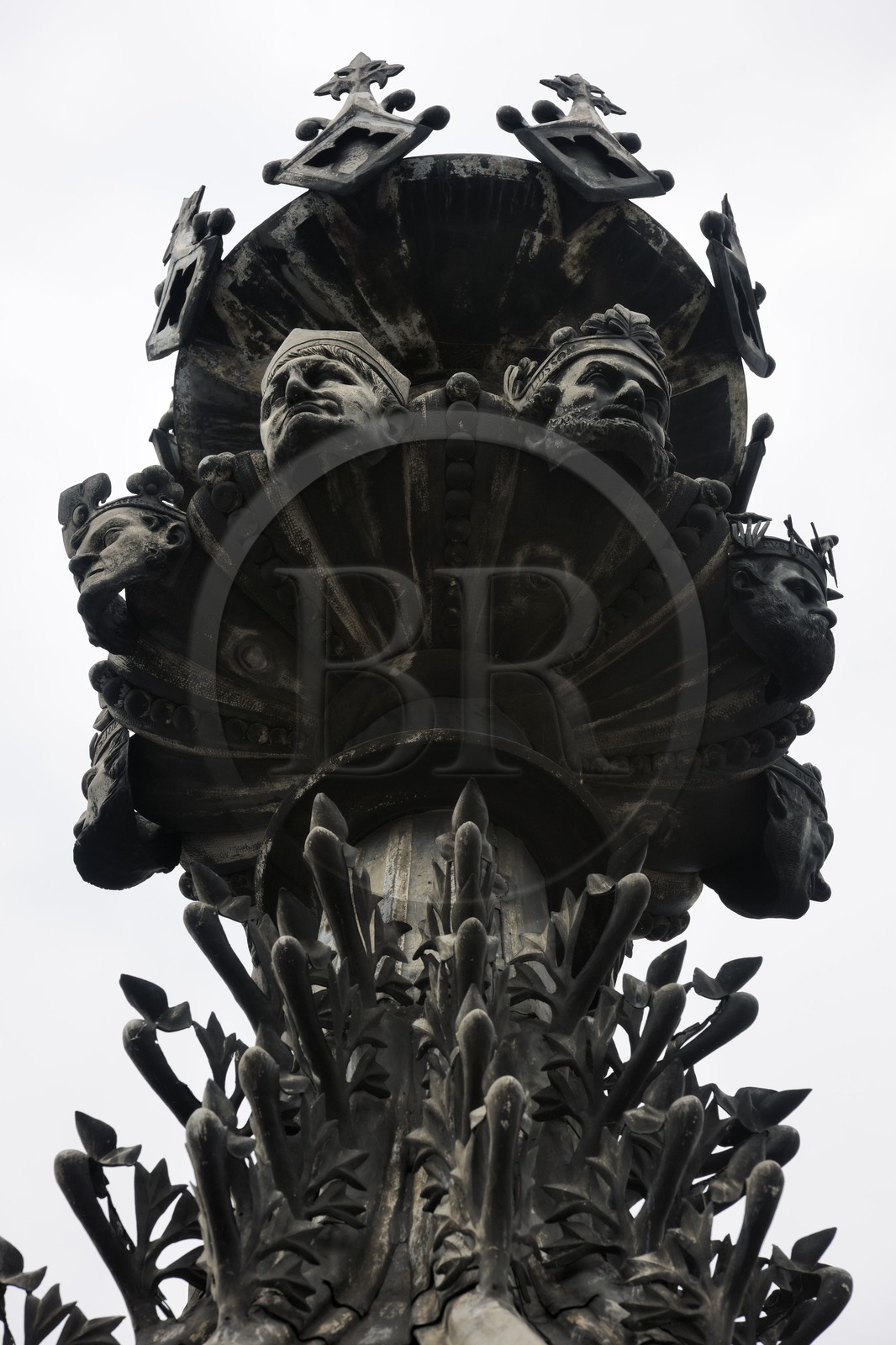 France, Paris (75), ile de la Cité, la Sainte Chapelle, têtes des rois qui ont régné sur le Palais au sommet de la toiture