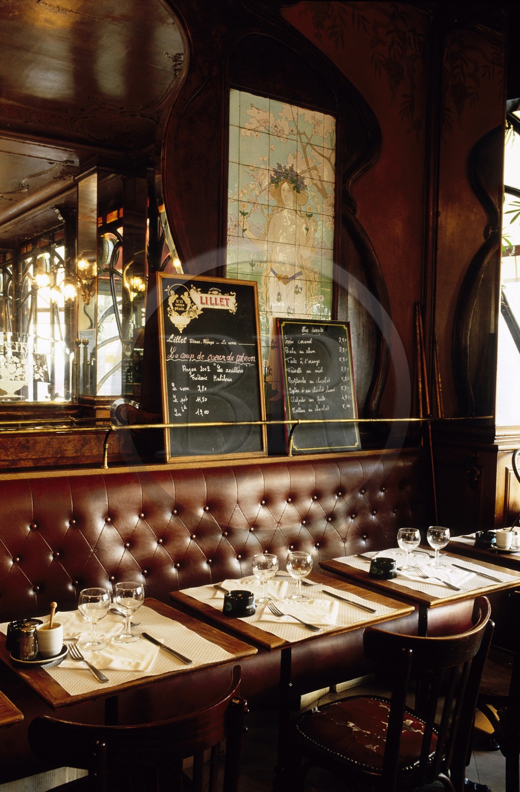 France, Paris (75), le Bistrot du Peintre avenue Ledru Rollin au décor rétro