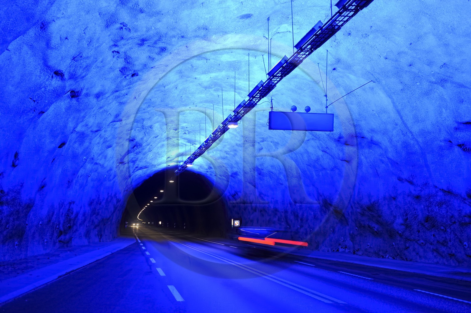 Norvège, Sogn og Fjordane, Le Tunnel de Laerdal (Laerdalstunnelen) est un tunnel routier de 24,5 km reliant Lærdal à Aurland, c'est le plus long tunnel routier au monde