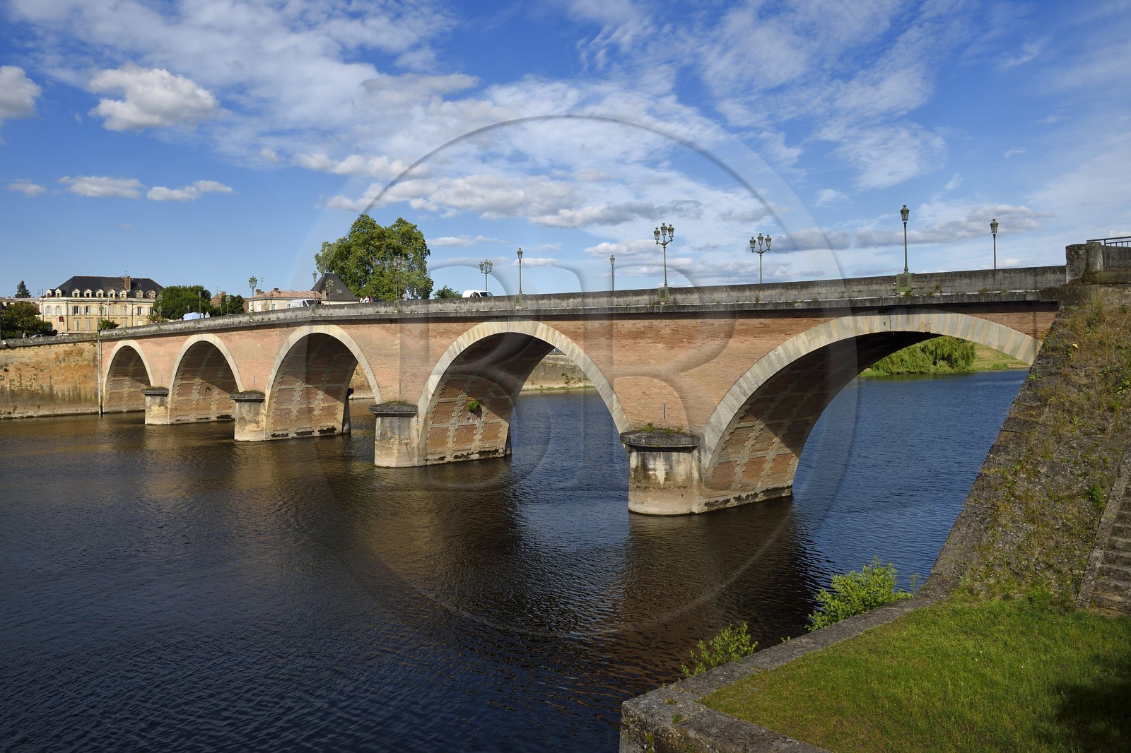 France, Dordogne (24), Bergerac, le Vieux Bergerac et les rives de la Dordogne, le Vieux Pont