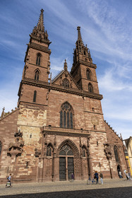 Switzerland, Basel, the Minster or Protestant Cathedral of Our Lady of Basel (Munster), the facade presents the sculptures of Saint George slaying the dragon on the one hand, and Saint Martin on his horse on the other