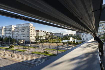 France, Hérault (34), Montpellier,  quartier de Port Marianne autour du  Bassin Jacques Coeur et l'avenue Raymond Dugrand, vue depuis dernier étage du RBC Design Center conçu par l'architecte Jean Nouvel