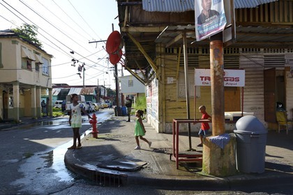 Panama,  province de Colon, ville de Colon, une des nombreuses maisons non entretenues du centre ville sur la calle 3