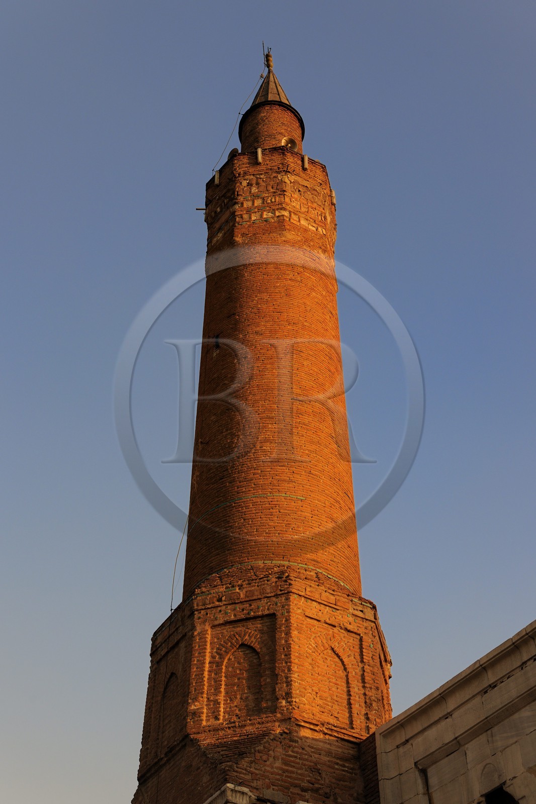 Turquie, Anatolie centrale, Ankara, le minaret de la mosquée Arslanhane Camii du quartier Hisar de la vieille ville au pied de la citadelle